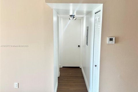 Купить кондоминиум в Майами, Флорида 2 спальни, 65.68м2, № 1970114 - фото 14