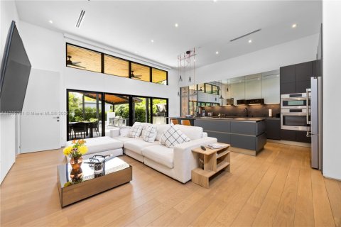 House in Miami, Florida 3 bedrooms, 214.98 sq.m. № 1647311 - photo 17