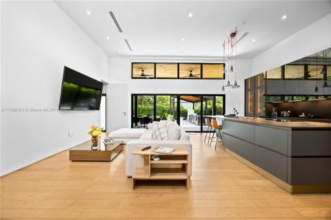 House in Miami, Florida 3 bedrooms, 214.98 sq.m. № 1647311 - photo 16