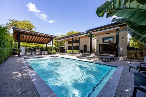 House in Miami, Florida 3 bedrooms, 214.98 sq.m. № 1647311 - photo 3