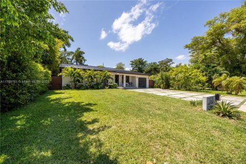 House in Miami, Florida 3 bedrooms, 214.98 sq.m. № 1647311 - photo 1