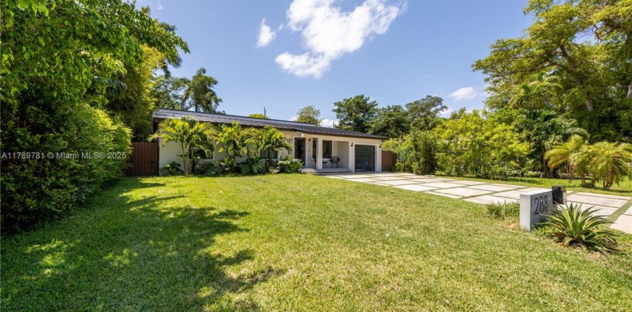 House in Miami, Florida 3 bedrooms, 214.98 sq.m. № 1647311