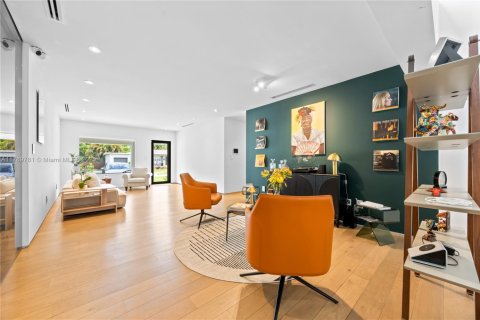 House in Miami, Florida 3 bedrooms, 214.98 sq.m. № 1647311 - photo 10