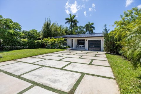 House in Miami, Florida 3 bedrooms, 214.98 sq.m. № 1647311 - photo 5