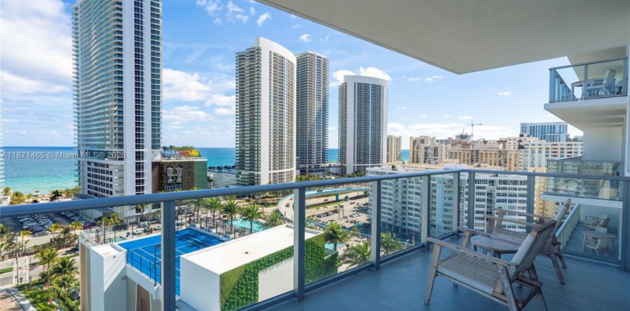 Кондоминиум с 2 спальнями в Холливуд, Флорида № 1980078