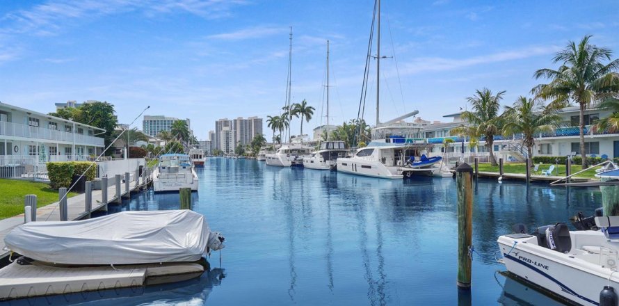 Condominio en Fort Lauderdale, Florida, 1 dormitorio № 2185721