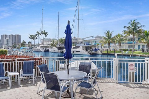 Condominio en venta en Fort Lauderdale, Florida, 1 dormitorio, 52.95 m2 № 2185721 - foto 16