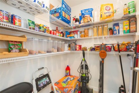 Casa en alquiler en Dade City, Florida, 5 dormitorios, 232.72 m2 № 2111233 - foto 2