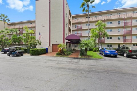 Condo in Pompano Beach, Florida, 2 bedrooms № 2250604