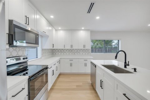 Купить виллу или дом в Хайалиа, Флорида 4 спальни, 239.04м2, № 2025943 - фото 11