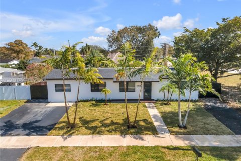 Купить виллу или дом в Хайалиа, Флорида 4 спальни, 239.04м2, № 2025943 - фото 9