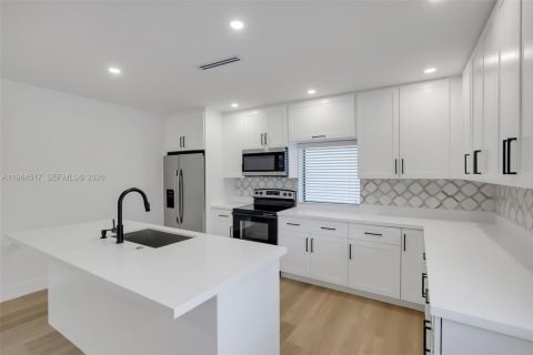 Купить виллу или дом в Хайалиа, Флорида 4 спальни, 239.04м2, № 2025943 - фото 12