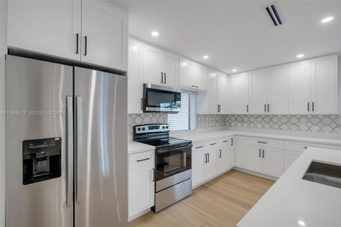 Купить виллу или дом в Хайалиа, Флорида 4 спальни, 239.04м2, № 2025943 - фото 10