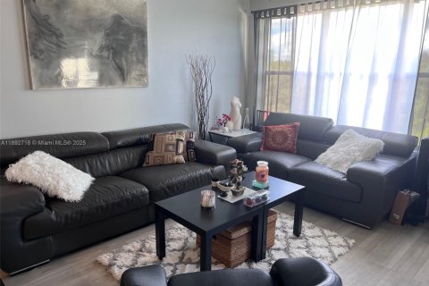 Copropriété à vendre à Pompano Beach, Floride: 2 chambres, 102.19 m2 № 1945930 - photo 2