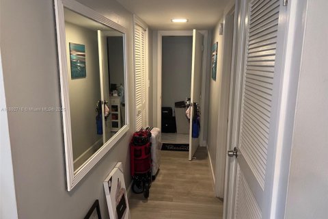 Copropriété à vendre à Pompano Beach, Floride: 2 chambres, 102.19 m2 № 1945930 - photo 13