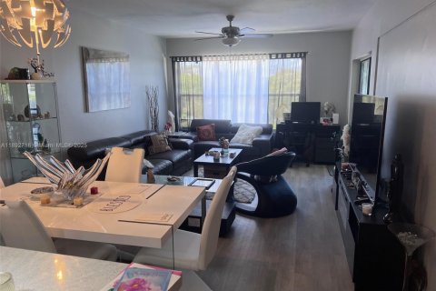 Copropriété à vendre à Pompano Beach, Floride: 2 chambres, 102.19 m2 № 1945930 - photo 7