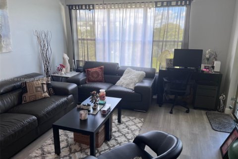 Copropriété à vendre à Pompano Beach, Floride: 2 chambres, 102.19 m2 № 1945930 - photo 3