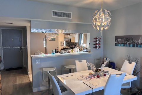 Copropriété à vendre à Pompano Beach, Floride: 2 chambres, 102.19 m2 № 1945930 - photo 9