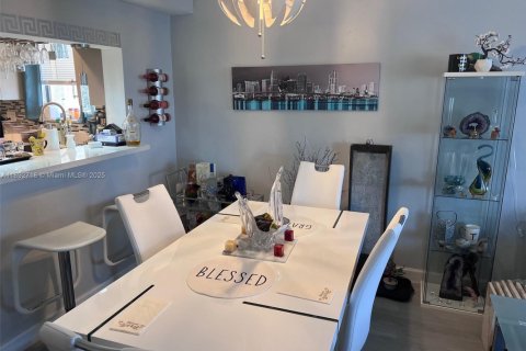 Copropriété à vendre à Pompano Beach, Floride: 2 chambres, 102.19 m2 № 1945930 - photo 5
