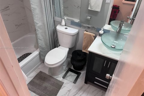 Copropriété à vendre à Pompano Beach, Floride: 2 chambres, 102.19 m2 № 1945930 - photo 14