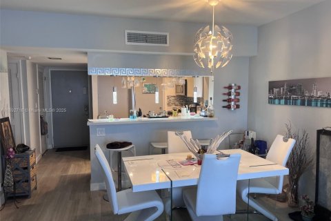 Copropriété à vendre à Pompano Beach, Floride: 2 chambres, 102.19 m2 № 1945930 - photo 8