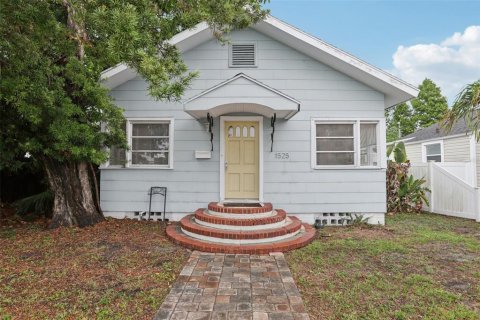House in Saint Petersburg, Florida 2 bedrooms, 89.19 sq.m. № 1774041 - photo 1