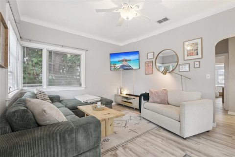 House in Saint Petersburg, Florida 2 bedrooms, 89.19 sq.m. № 1774041 - photo 2