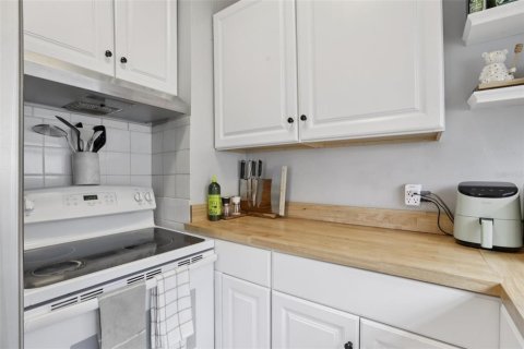 House in Saint Petersburg, Florida 2 bedrooms, 89.19 sq.m. № 1774041 - photo 6