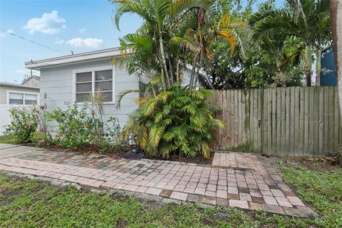 House in Saint Petersburg, Florida 2 bedrooms, 89.19 sq.m. № 1774041 - photo 16