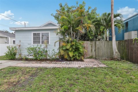 House in Saint Petersburg, Florida 2 bedrooms, 89.19 sq.m. № 1774041 - photo 15