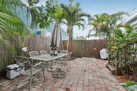 House in Saint Petersburg, Florida 2 bedrooms, 89.19 sq.m. № 1774041 - photo 13
