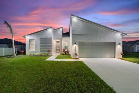 Casa en alquiler en Kissimmee, Florida, 4 dormitorios, 155.15 m2 № 1817942 - foto 1