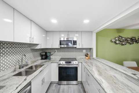 Touwnhouse à louer à Stuart, Floride: 2 chambres, 130.06 m2 № 2028976 - photo 6