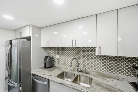 Touwnhouse à louer à Stuart, Floride: 2 chambres, 130.06 m2 № 2028976 - photo 5