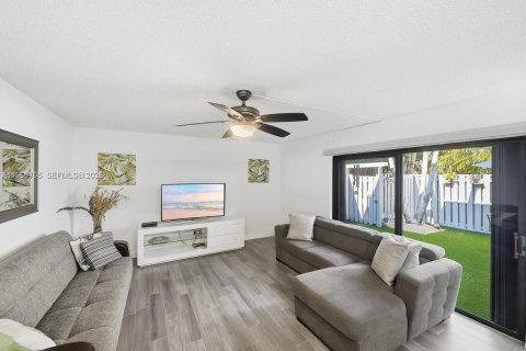 Touwnhouse à louer à Stuart, Floride: 2 chambres, 130.06 m2 № 2028976 - photo 10