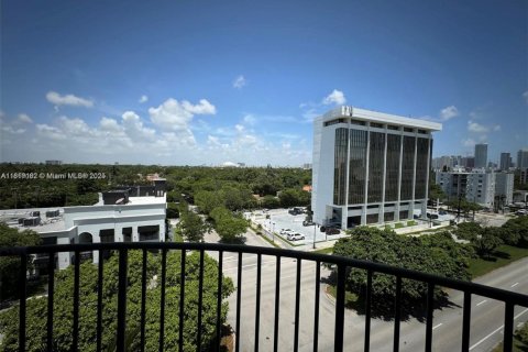 Condo in Miami, Florida, 2 bedrooms  № 2052749 - photo 13