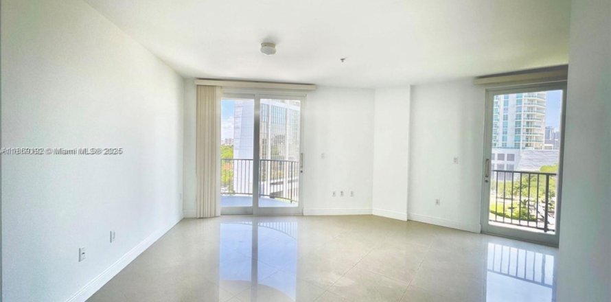 Condo in Miami, Florida, 2 bedrooms  № 2052749
