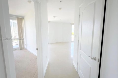 Condo in Miami, Florida, 2 bedrooms  № 2052749 - photo 6