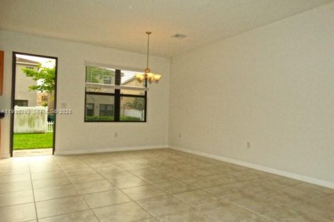 Villa ou maison à louer à Miami, Floride: 3 chambres, 167.97 m2 № 1993568 - photo 12