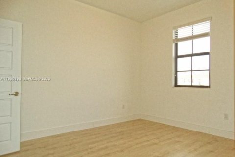 Villa ou maison à louer à Miami, Floride: 3 chambres, 167.97 m2 № 1993568 - photo 13