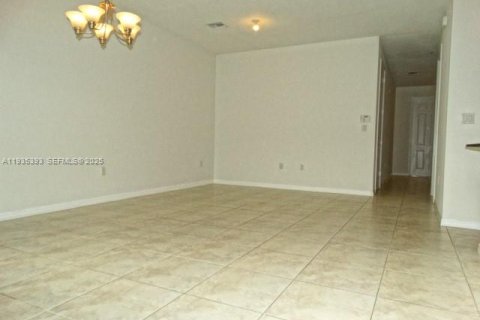 Villa ou maison à louer à Miami, Floride: 3 chambres, 167.97 m2 № 1993568 - photo 10