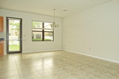 Villa ou maison à louer à Miami, Floride: 3 chambres, 167.97 m2 № 1993568 - photo 5