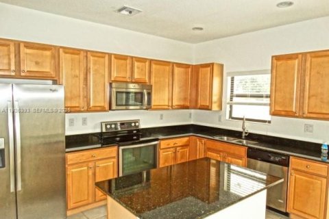 Villa ou maison à louer à Miami, Floride: 3 chambres, 167.97 m2 № 1993568 - photo 3