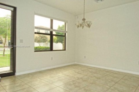 Villa ou maison à louer à Miami, Floride: 3 chambres, 167.97 m2 № 1993568 - photo 4