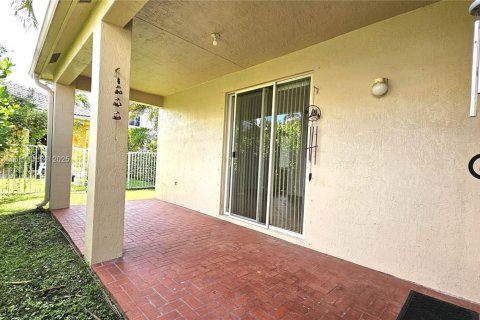 Villa ou maison à louer à Weston, Floride: 3 chambres, 133.22 m2 № 1895854 - photo 13
