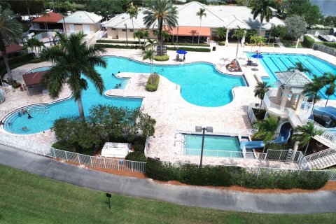 Villa ou maison à louer à Weston, Floride: 3 chambres, 133.22 m2 № 1895854 - photo 16