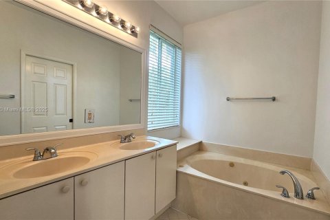 Villa ou maison à louer à Weston, Floride: 3 chambres, 133.22 m2 № 1895854 - photo 8