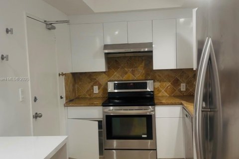 Condo in Bal Harbour, Florida, 2 bedrooms  № 1867482 - photo 8
