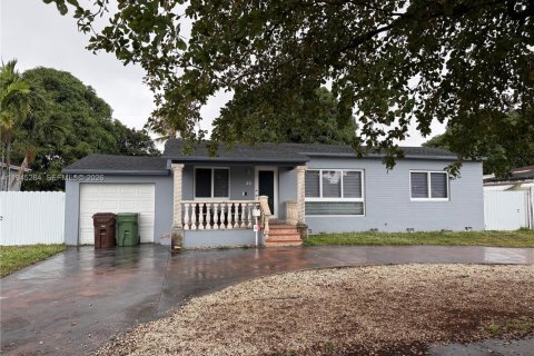 House in Hialeah, Florida 3 bedrooms, 104.52 sq.m. № 2002277