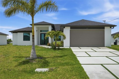 Villa ou maison à Cape Coral, Floride 3 chambres, 175.86 m2 № 2373129